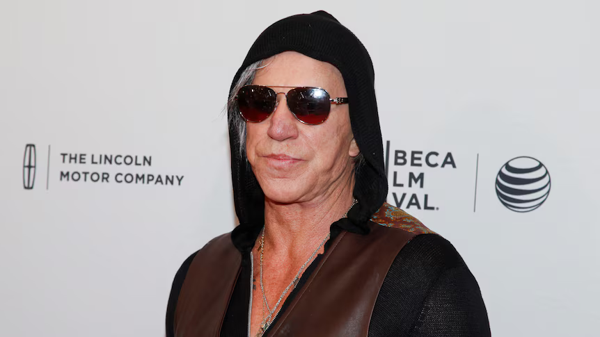 ภาพถ่ายของมิกกี้ รูร์คจากภาพยนตร์เรื่อง The Wrestler ได้ถูกเผยแพร่แล้ว