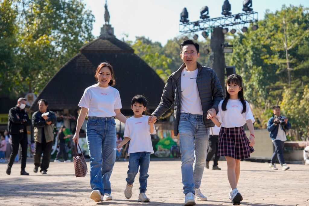 "ยศชนัน วงศ์สวัสดิ์" พาครอบครัวเที่ยวไนท์ซาฟารี เชียงใหม่